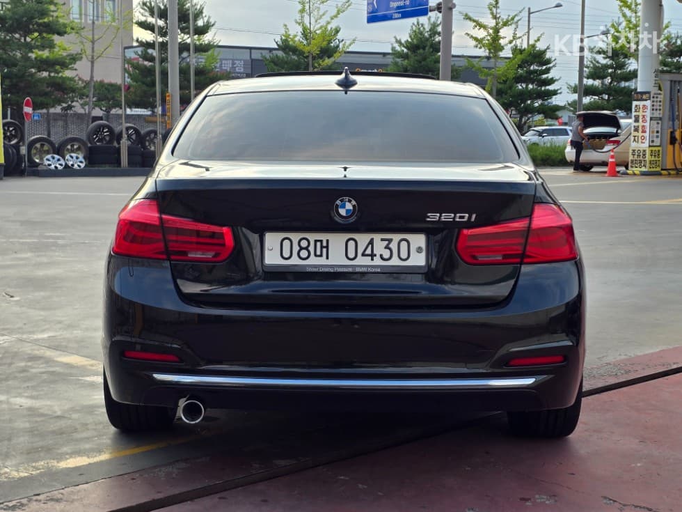 BMW New3 Series320i Sedan Luxury F30 - 4