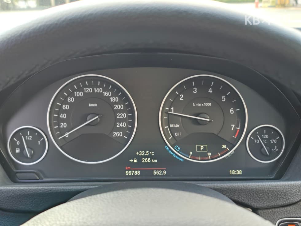 BMW New3 Series320i Sedan Luxury F30 - 6