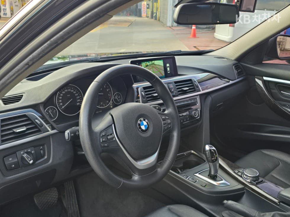 BMW New3 Series320i Sedan Luxury F30 - 8