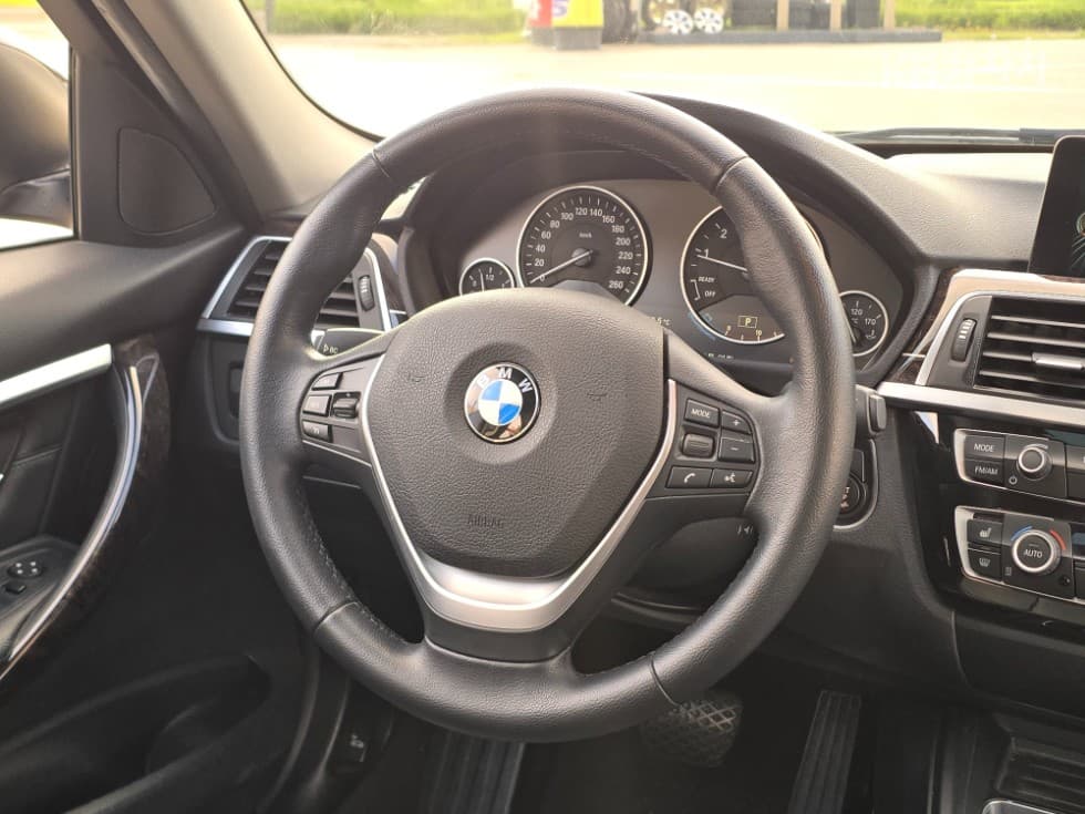 BMW New3 Series320i Sedan Luxury F30 - 10