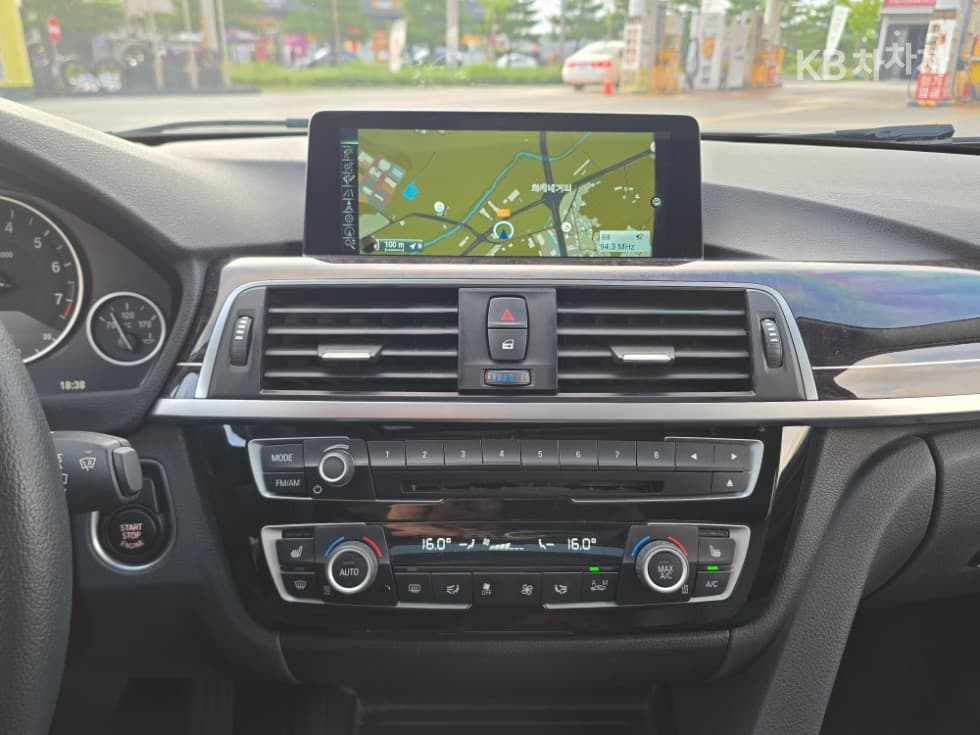 BMW New3 Series320i Sedan Luxury F30 - 23