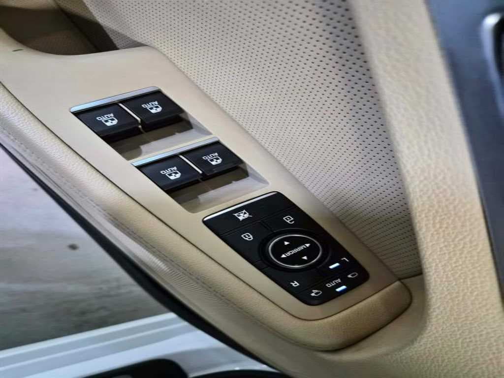 Хюндай ДженезисDHG330 Modern AWD Стандартен - 12