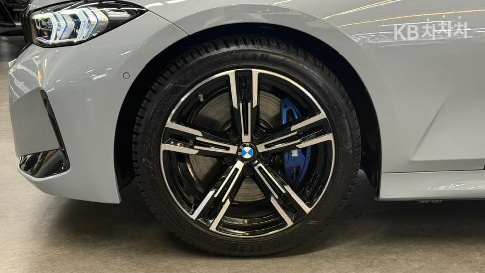 BMW 3 Series (G20)320i Touring M Sport - 5