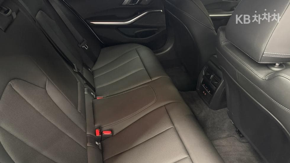 BMW 3 Series (G20)320i Touring M Sport - 10