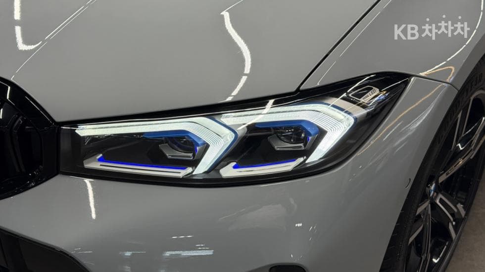 BMW 3 Series (G20)320i Touring M Sport - 20