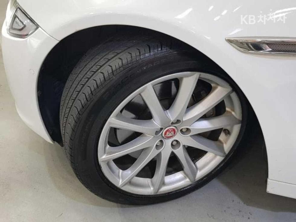 Jaguar All New XJ3.0D Премиум Люкс LWB X351 - 19