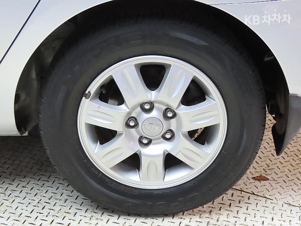 Kia NewCarens2.0 LPI GX Highest-end Type - 20
