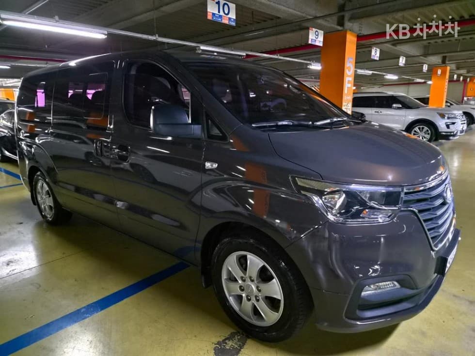 Hyundai The New (facelift) 그랜드 Star렉스 어반 9-seater Premium - Image 1
