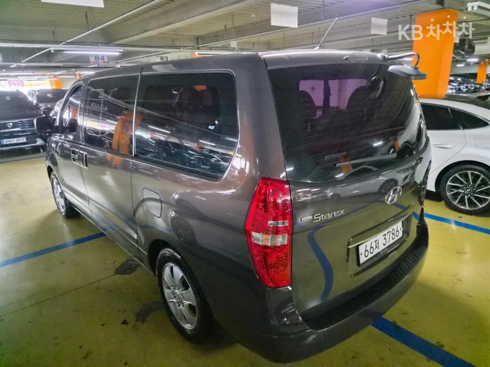 Hyundai The New (facelift) 그랜드 Star렉스어반 9-seater Premium - 4