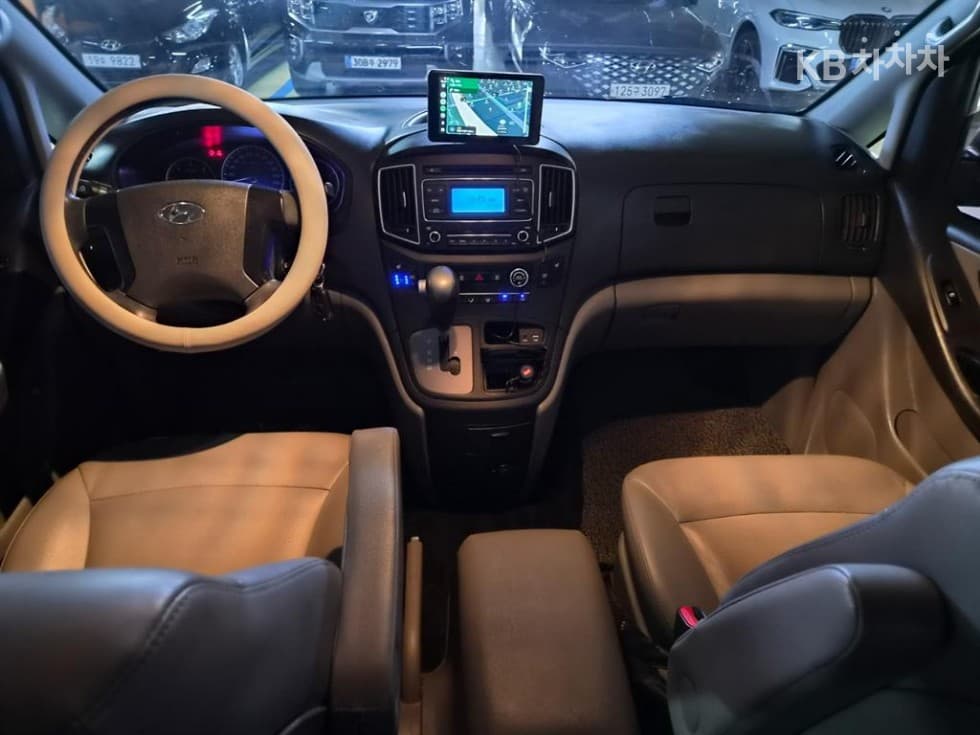 Hyundai The New (facelift) 그랜드 Star렉스어반 9-seater Premium - 7