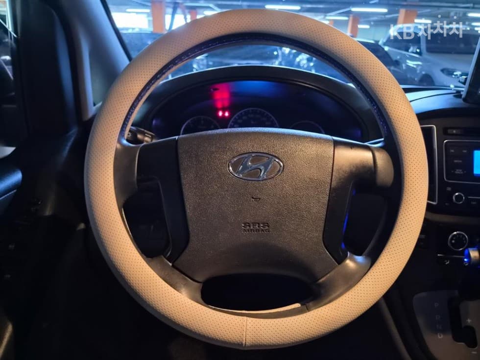 Hyundai The New (facelift) 그랜드 Star렉스어반 9-seater Premium - 9