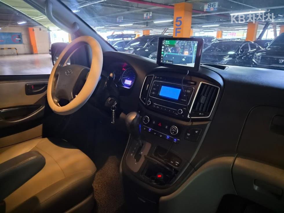 Hyundai The New (facelift) 그랜드 Star렉스어반 9-seater Premium - 15