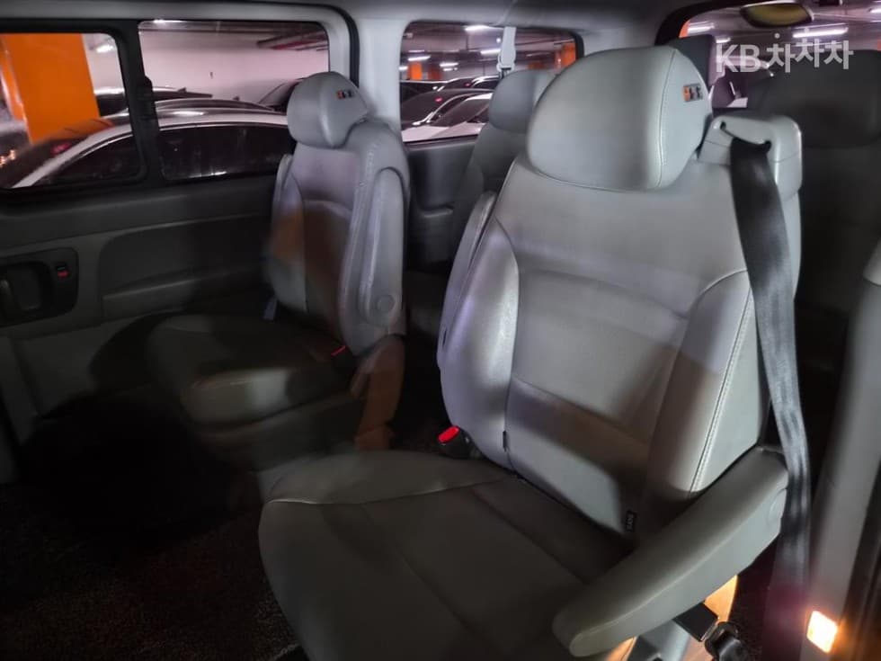Hyundai The New (facelift) 그랜드 Star렉스어반 9-seater Premium - 18