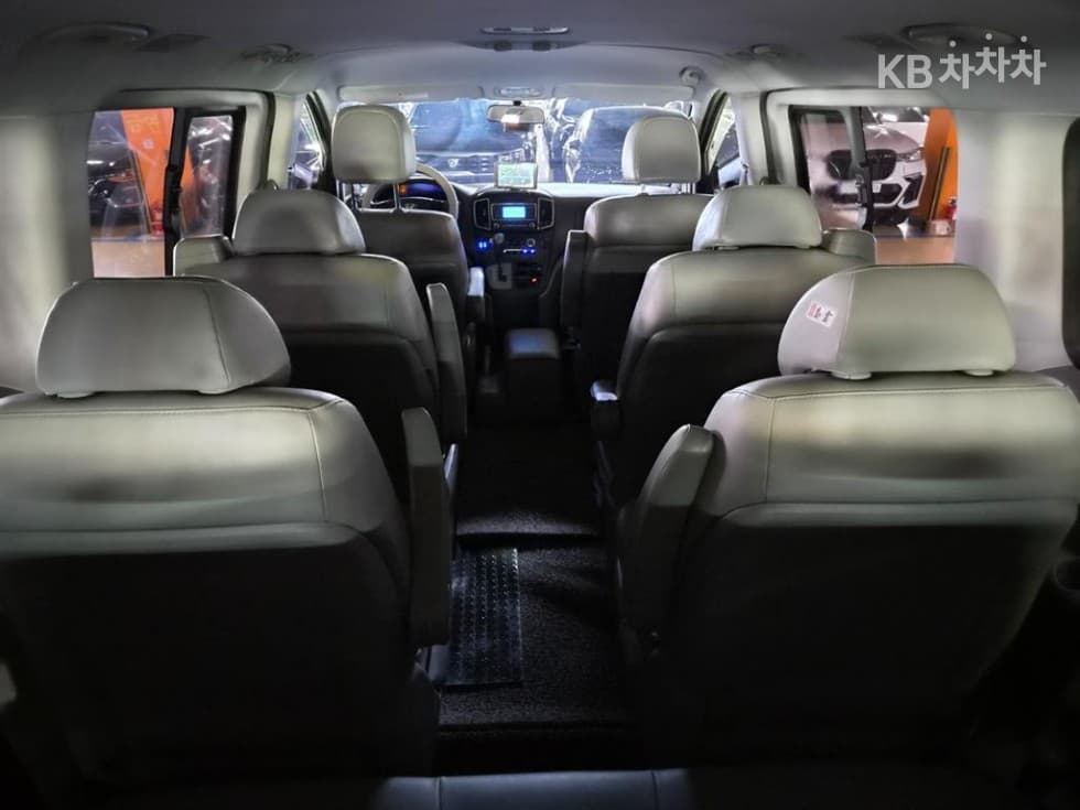 Hyundai The New (facelift) 그랜드 Star렉스어반 9-seater Premium - 19