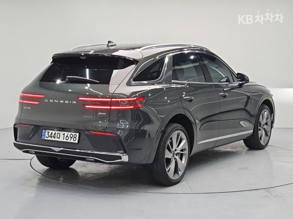 Genesis GV70Gasoline 2.5T AWD - 4