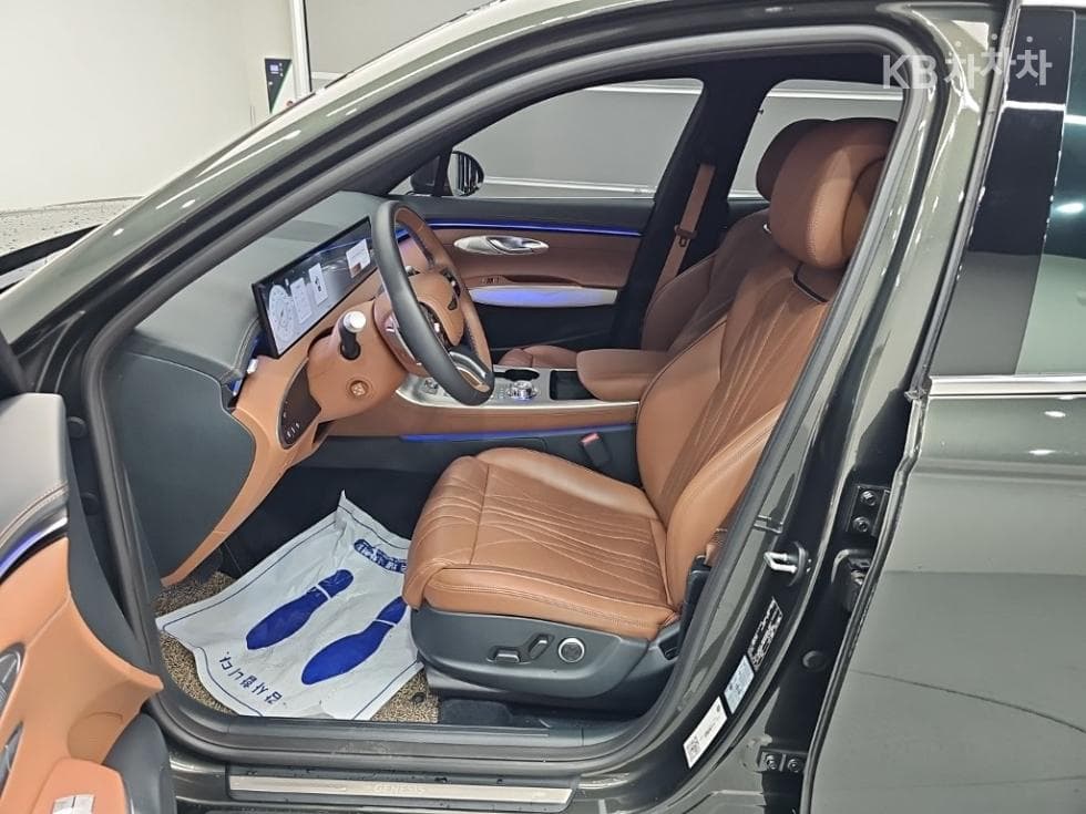 Genesis GV70Gasoline 2.5T AWD - 11