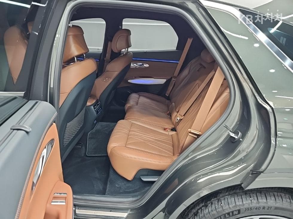 Genesis GV70Gasoline 2.5T AWD - 12