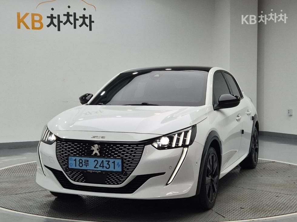 Peugeot e-208 GT - Image 1