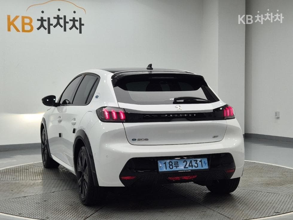 Peugeot e-208GT - 2