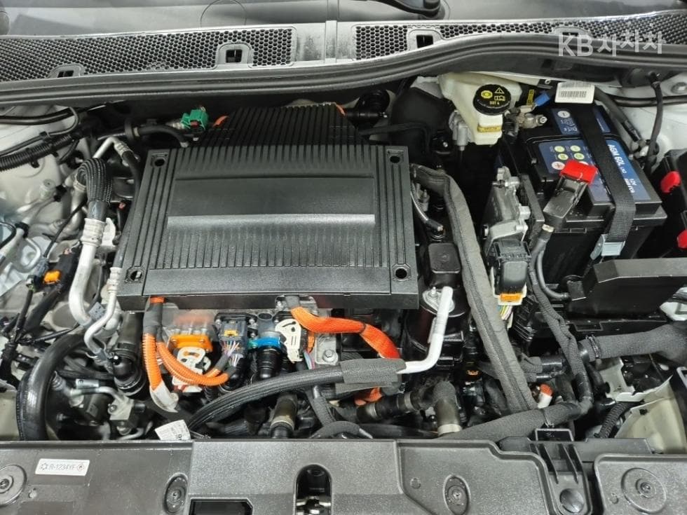Peugeot e-208GT - 5
