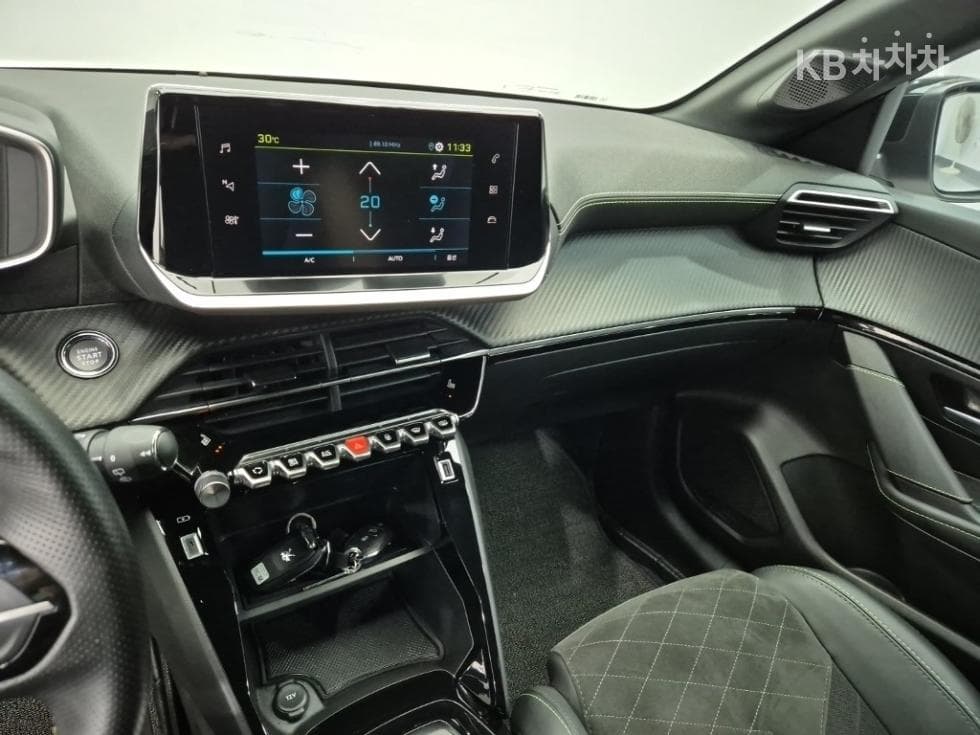 Peugeot e-208GT - 10