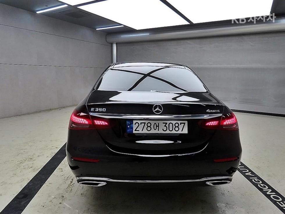 Mercedes-Benz E-Class (W213)E350 4MATIC Exclusive - 3
