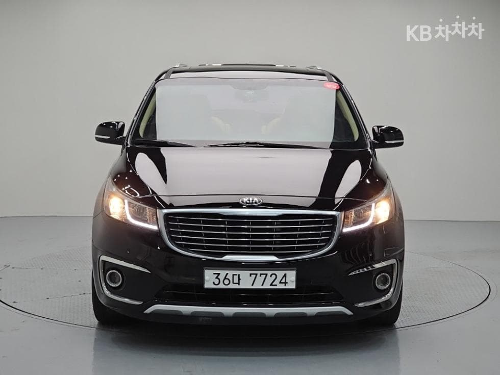 Kia All New Carnival9-seater 2.2 Diesel Prestige - 2