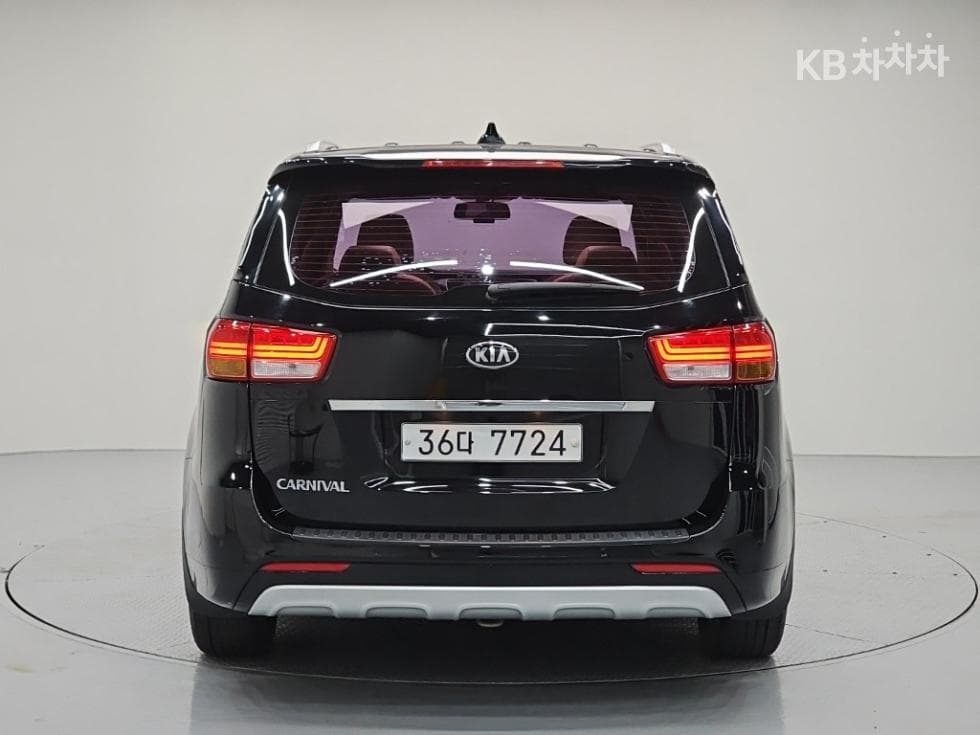 Kia All New Carnival9-seater 2.2 Diesel Prestige - 3