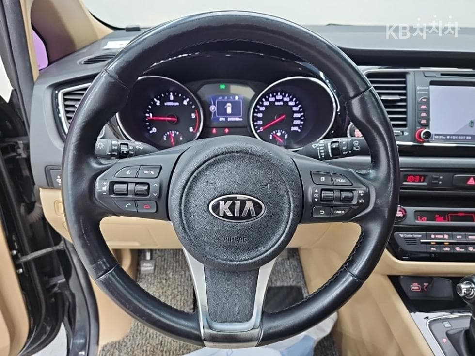Kia All New Carnival9-seater 2.2 Diesel Prestige - 9