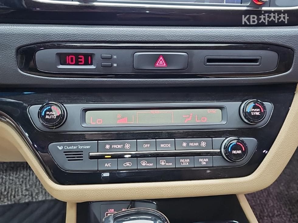 Kia All New Carnival9-seater 2.2 Diesel Prestige - 10