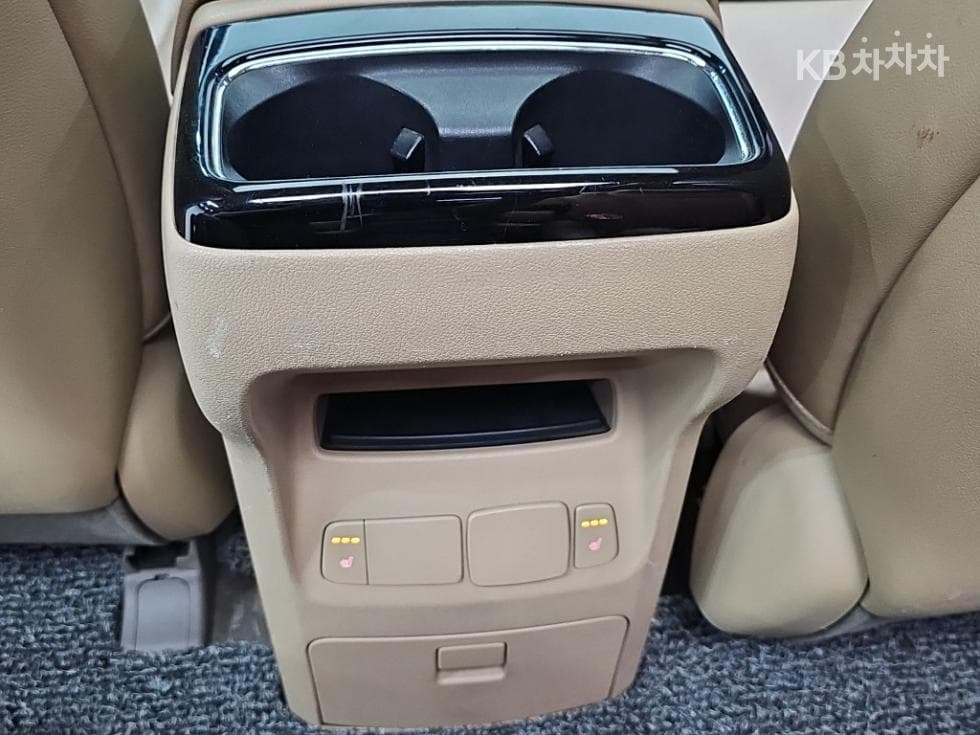 Kia All New Carnival9-seater 2.2 Diesel Prestige - 13