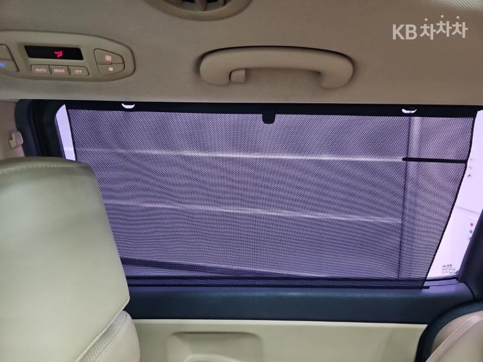 Kia All New Carnival9-seater 2.2 Diesel Prestige - 14