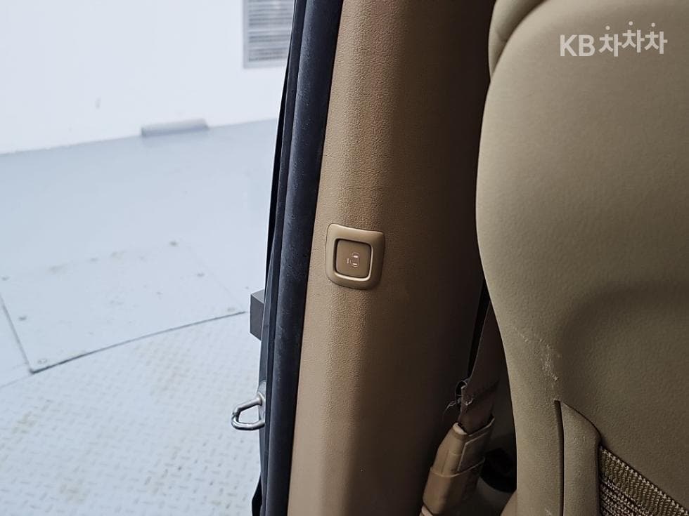 Kia All New Carnival9-seater 2.2 Diesel Prestige - 15