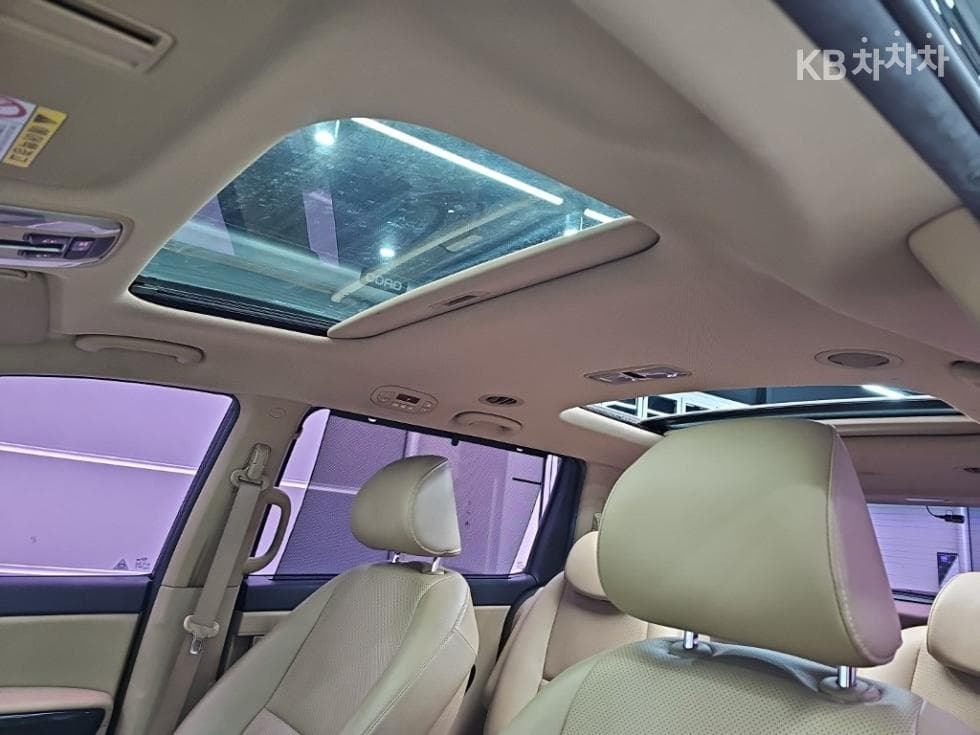 Kia All New Carnival9-seater 2.2 Diesel Prestige - 16