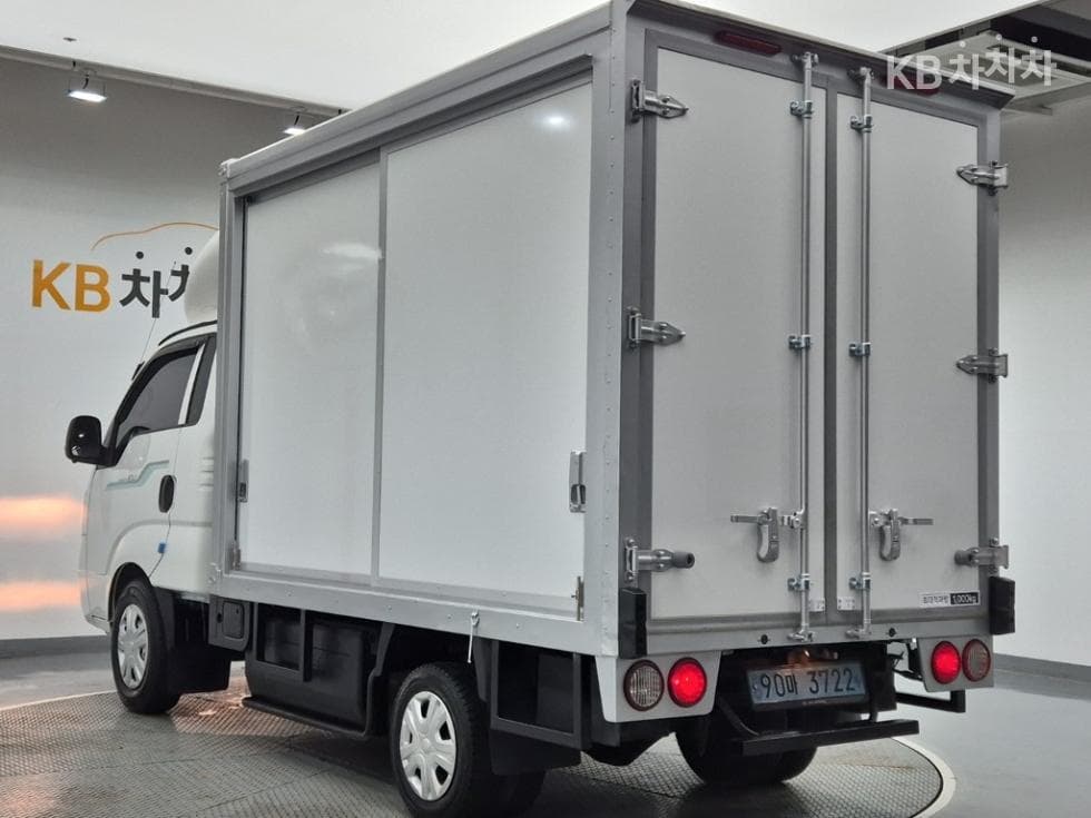Киа The New (фейслифт) Бонго 3 (лек) EVBox Truck 1 тон Plus형 Королевска кабина Удължено междуосие Стандартен - 2