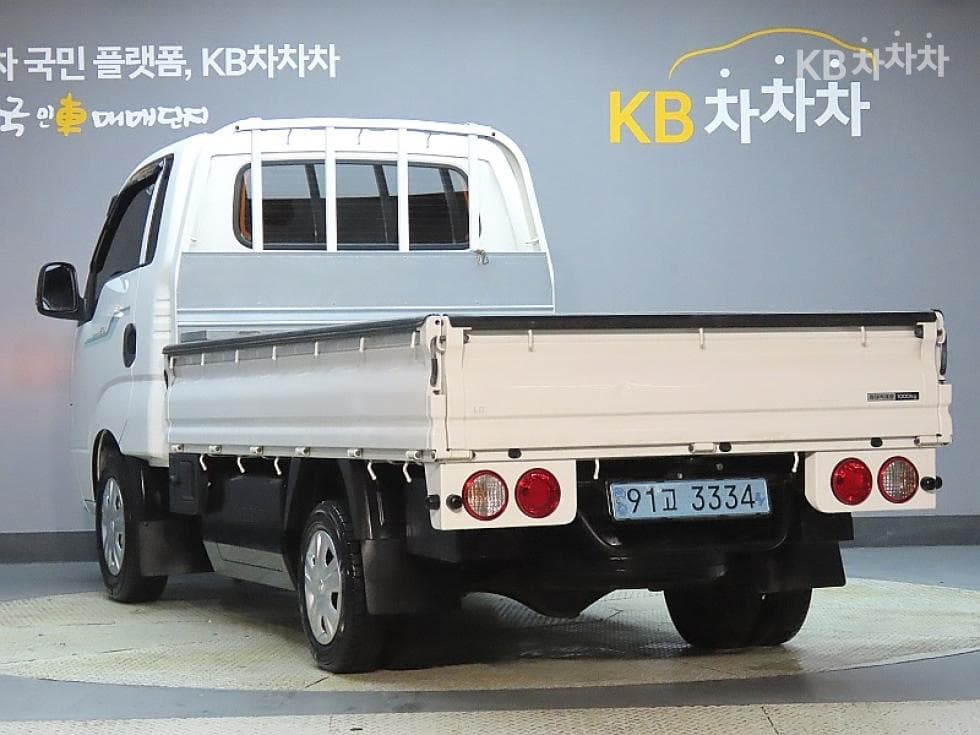 Kia The New (facelift) Bongo 3 (light truck) EV1 Ton 2WD Extra Long King Cab GLS - 4
