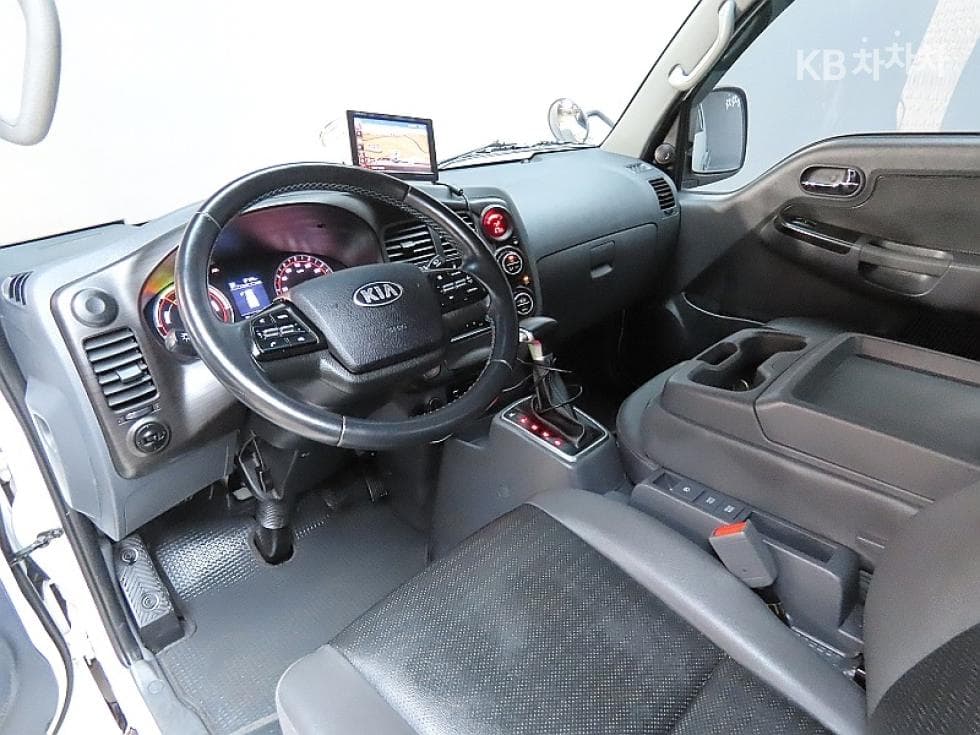 Kia The New (facelift) Bongo 3 (light truck) EV1 Ton 2WD Extra Long King Cab GLS - 6