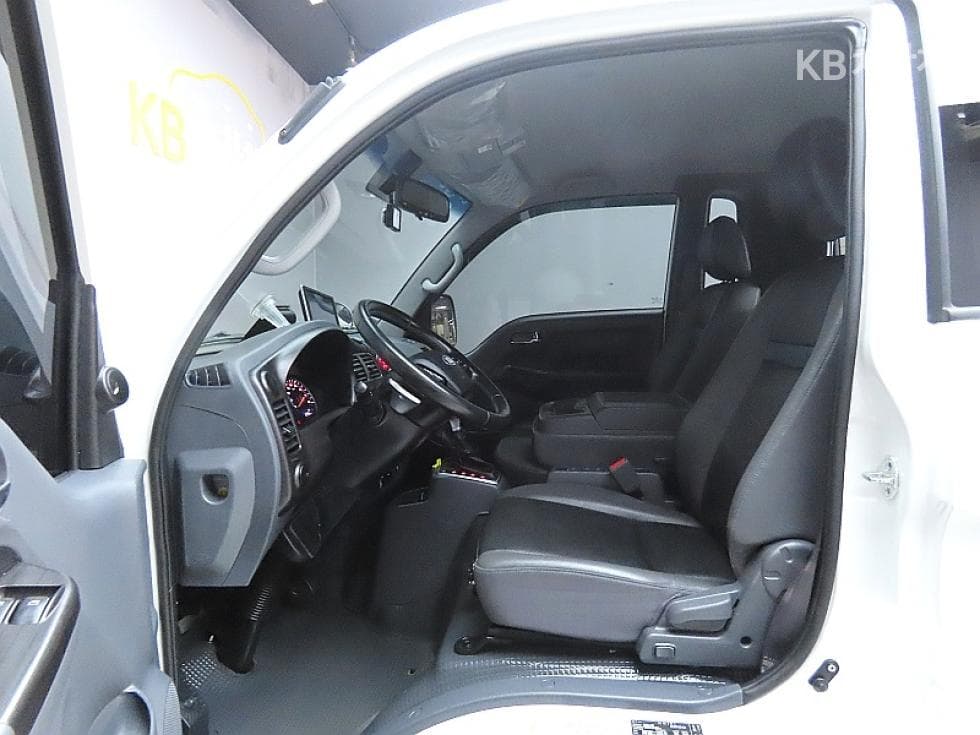 Kia The New (facelift) Bongo 3 (light truck) EV1 Ton 2WD Extra Long King Cab GLS - 9