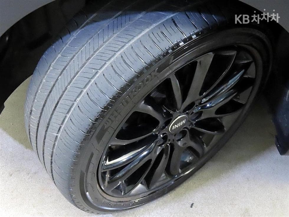 Мини 클럽맨 Второ поколение1.5 Cooper Classic Стандартен - 20