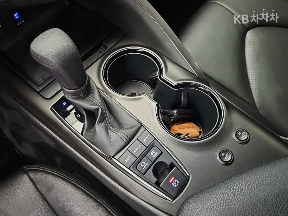 Toyota Camry XV702.5L хибрид LE - 8