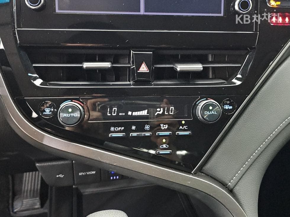 Toyota Camry XV702.5L хибрид LE - 10
