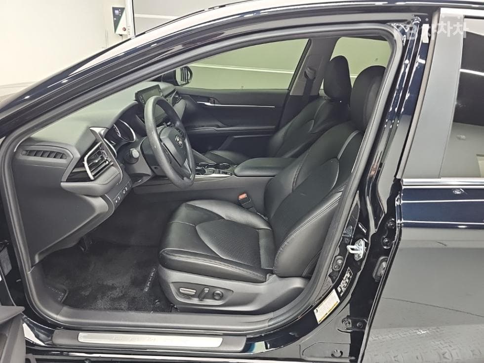 Toyota Camry XV702.5L хибрид LE - 11