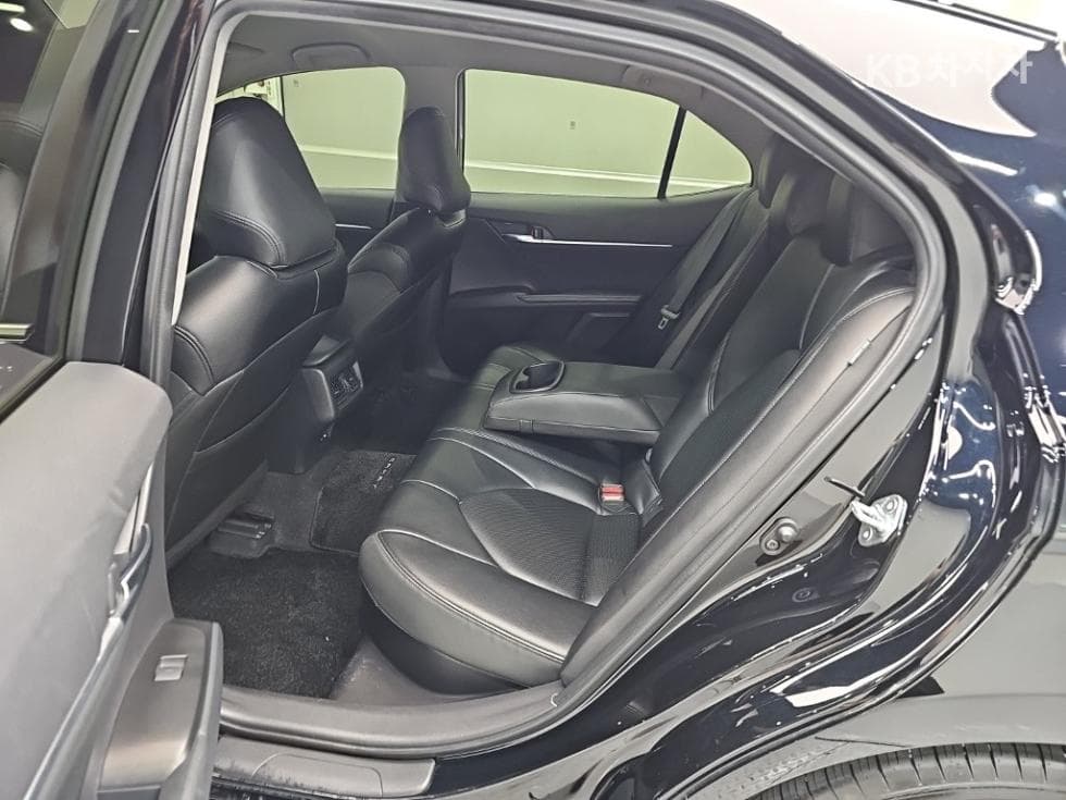Toyota Camry XV702.5L хибрид LE - 12