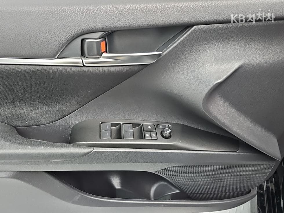 Toyota Camry XV702.5L хибрид LE - 15