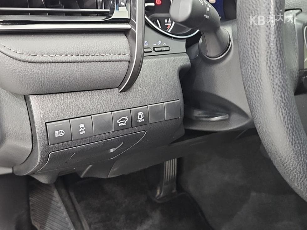 Toyota Camry XV702.5L хибрид LE - 16