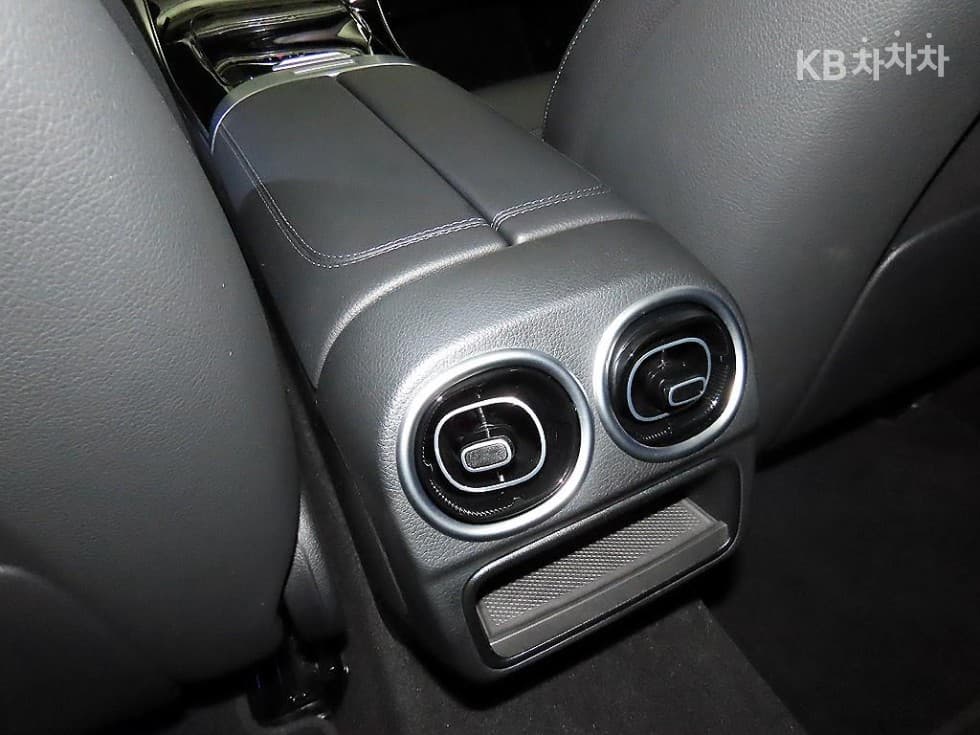 Mercedes-Benz C-Клас 6세대(W206)C200 AMG Line - 15