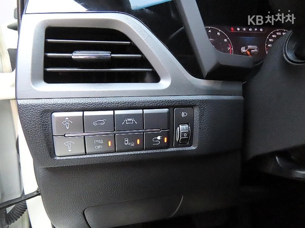 KG Mobility 뷰티플 코란도1.5 GDi Turbo 2WD R-PLUS - 12