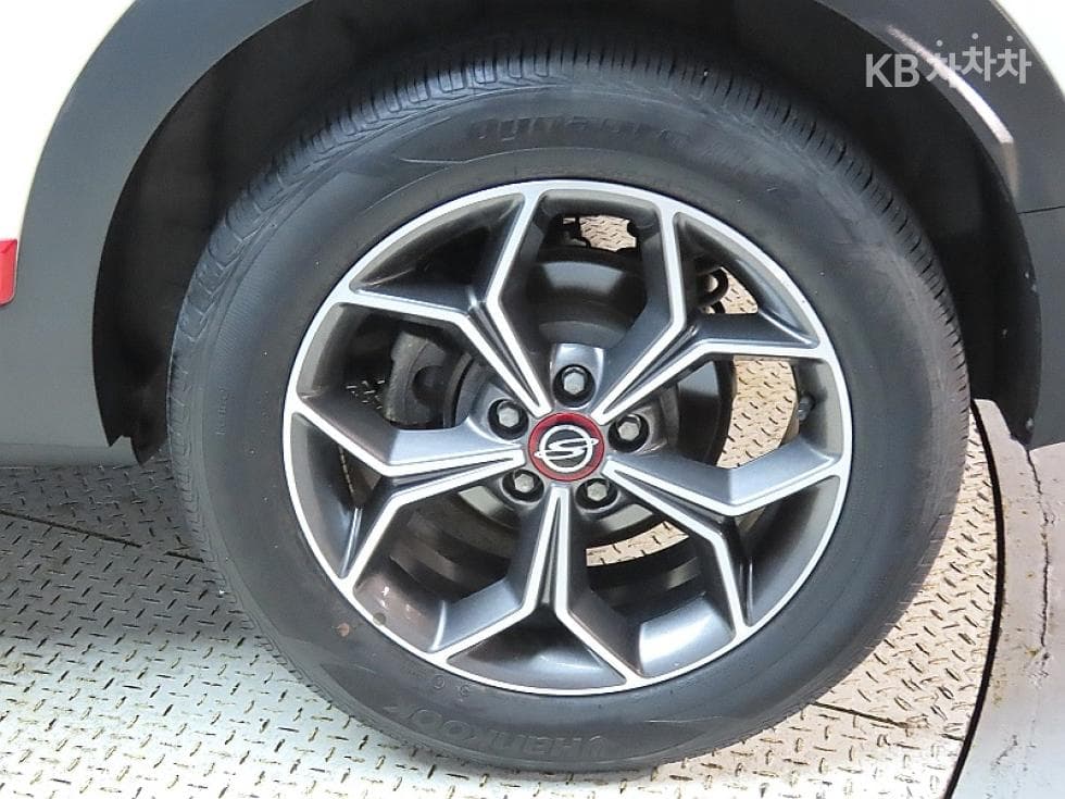 KG Mobility 뷰티플 코란도1.5 GDi Turbo 2WD R-PLUS - 20