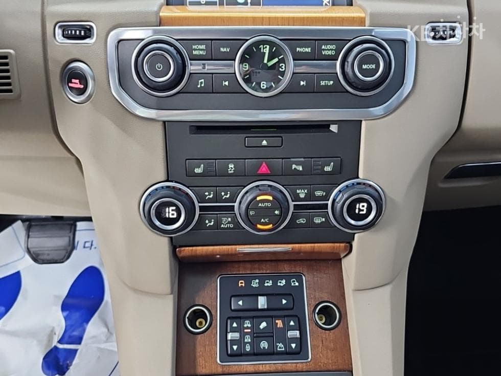 Land Rover 디스커버리43.0 SDV6 HSE Стандартен - 10