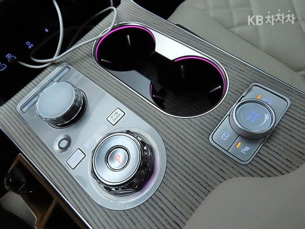Genesis GV802.5 Turbo Gasoline 2WD - 9